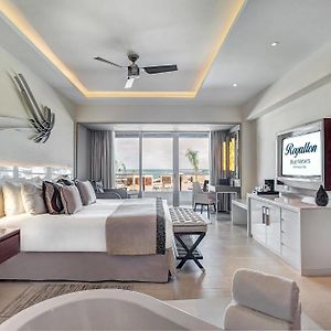 Luxury Junior Suite Swim Out Diamond Club